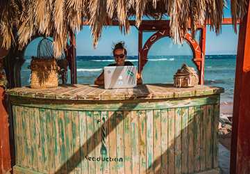 Digital Nomads Guide to the World: Work and Wander